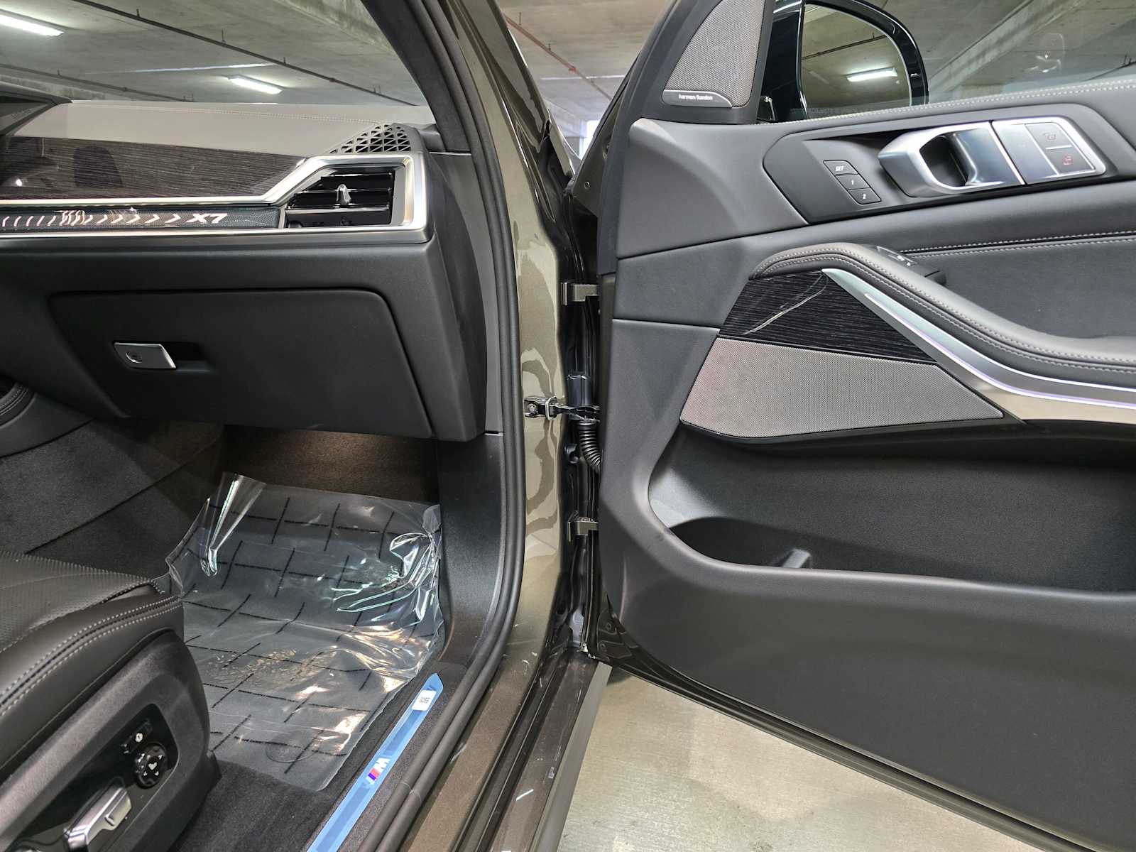 Thumbnail: 2026 BMW X7 - 30
