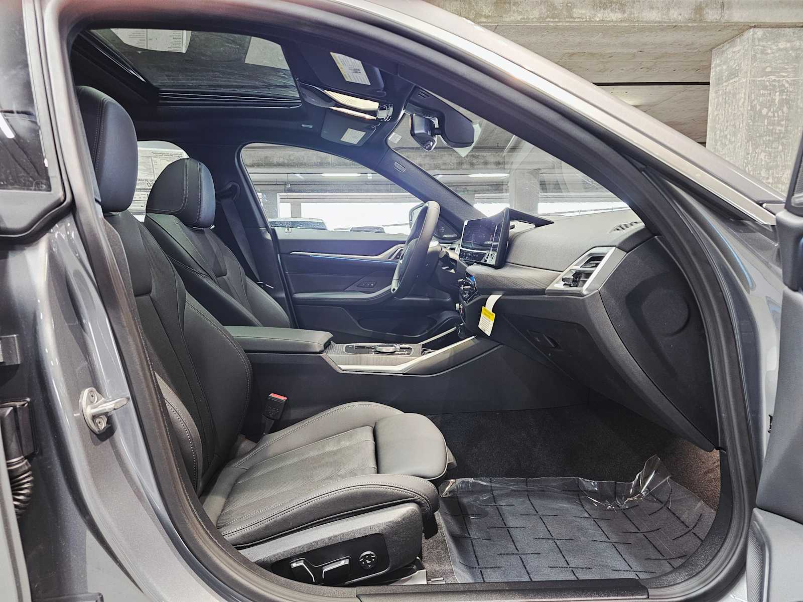 Thumbnail: 2025 BMW i4 - 27