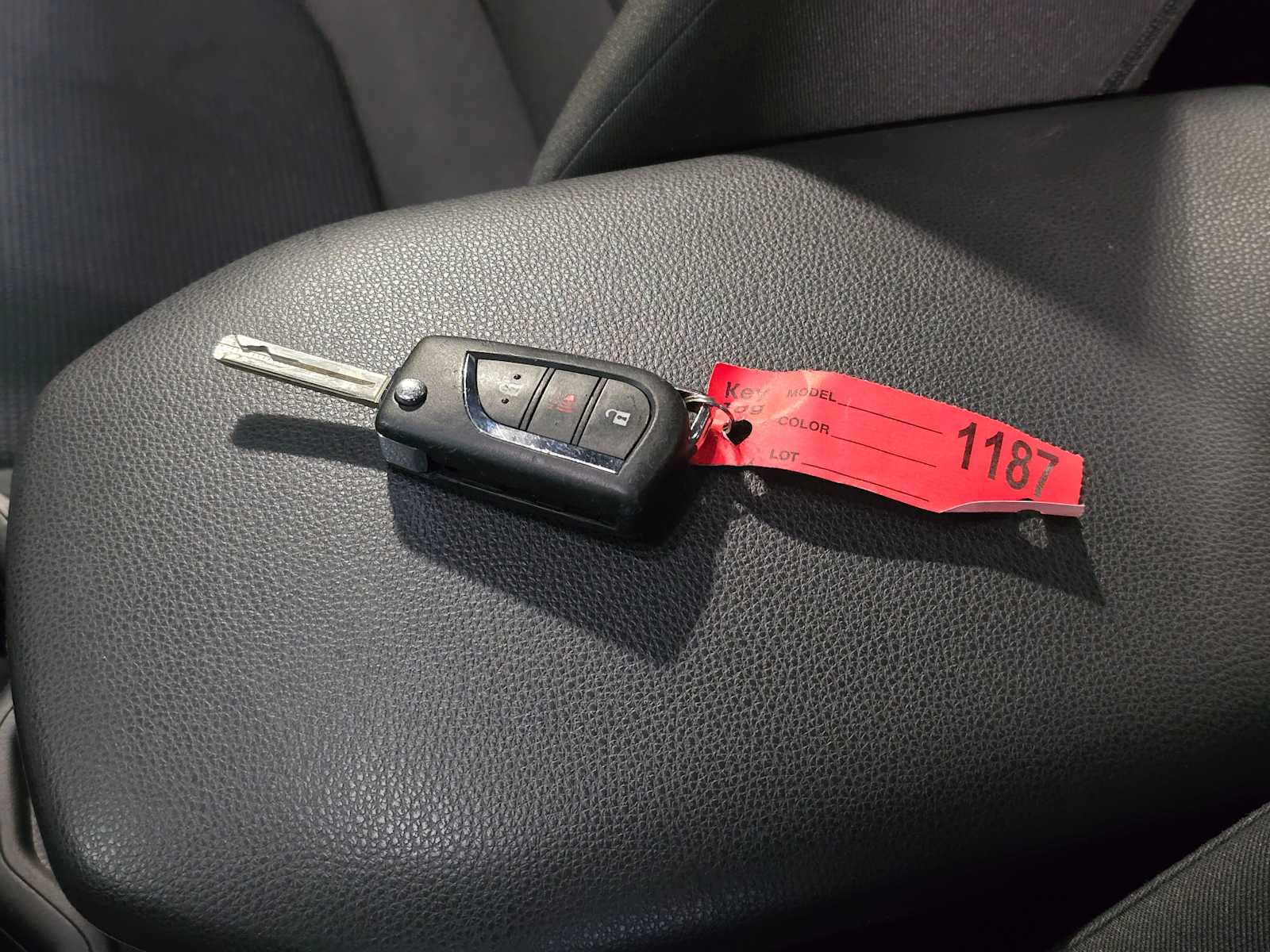 Thumbnail: 2022 Toyota RAV4 - 33