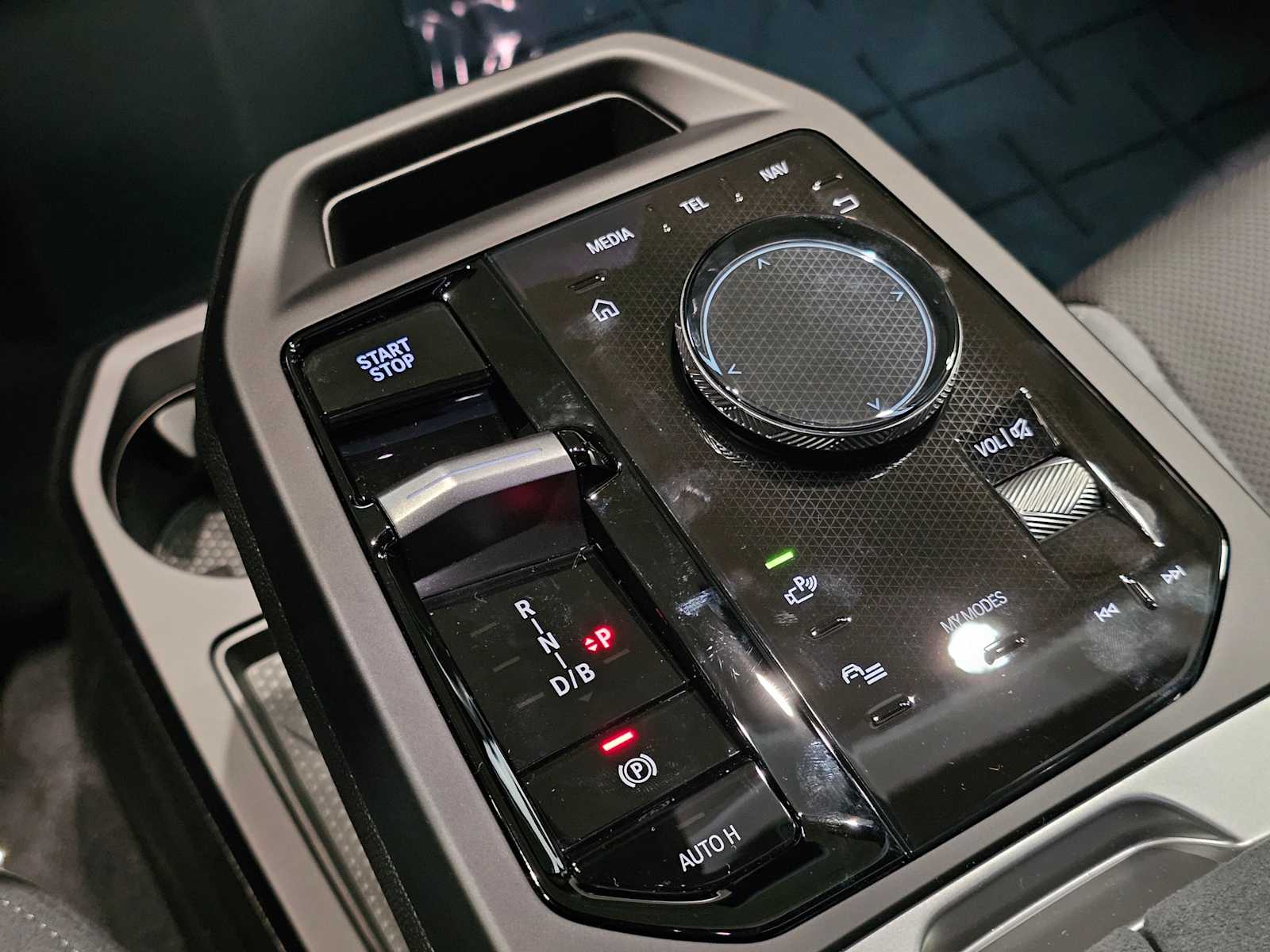 Thumbnail: 2026 BMW iX - 15