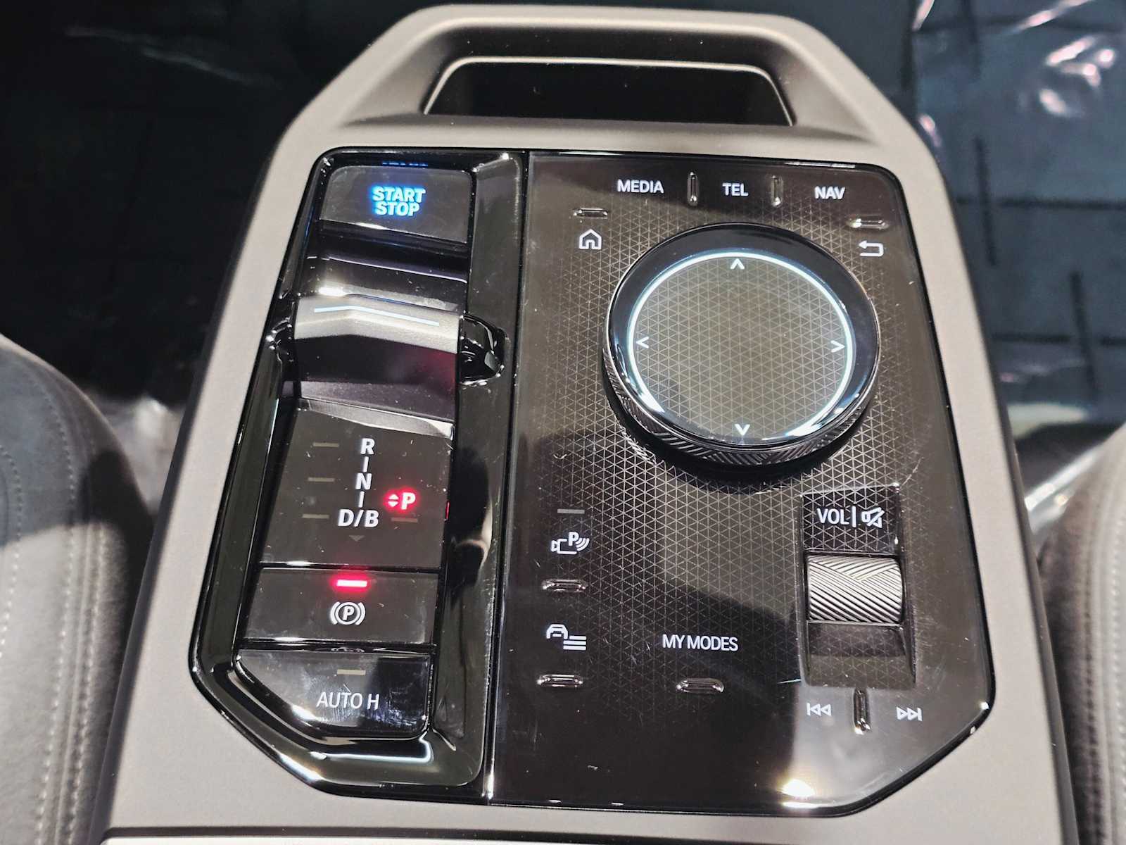 Thumbnail: 2026 BMW iX - 18