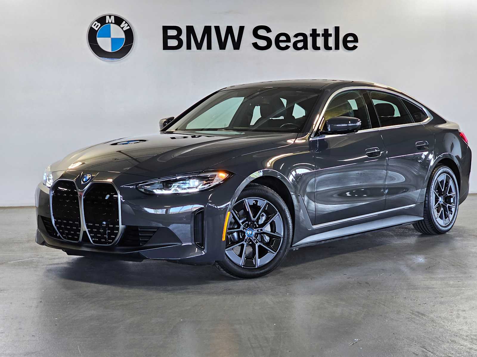 Thumbnail: 2023 BMW i4 - 1