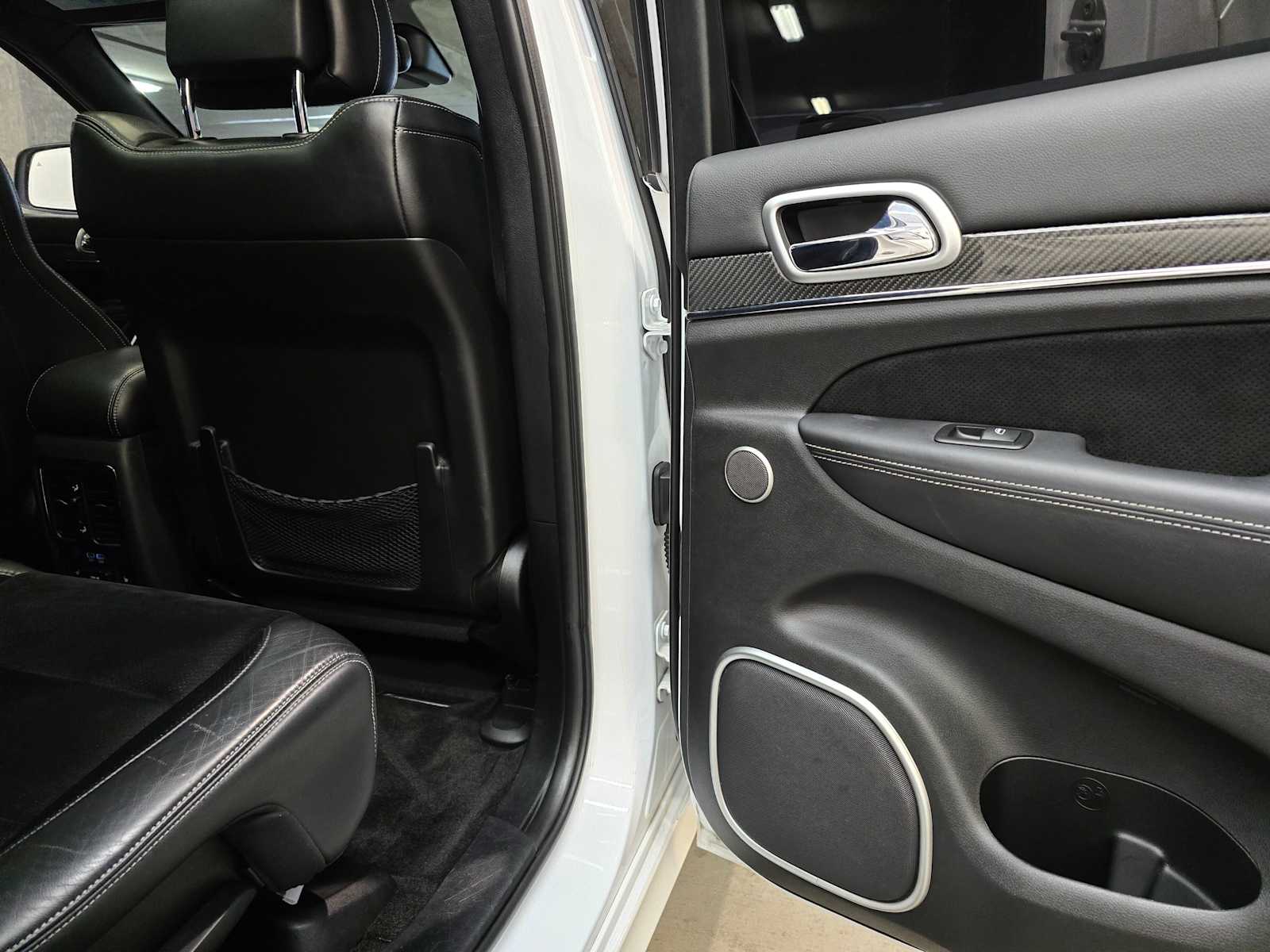 Thumbnail: 2015 Jeep Grand Cherokee - 30