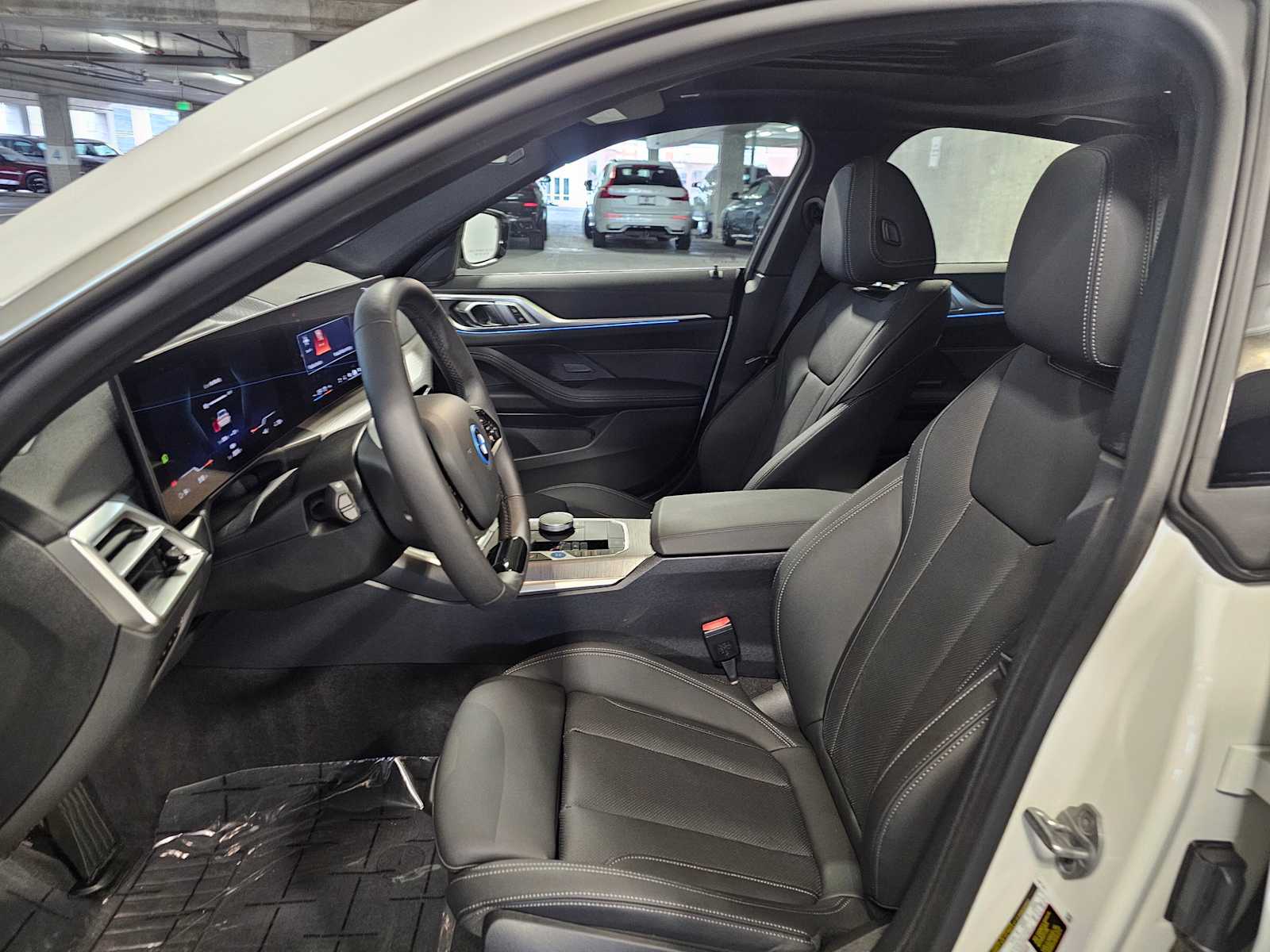 Thumbnail: 2025 BMW i4 - 32