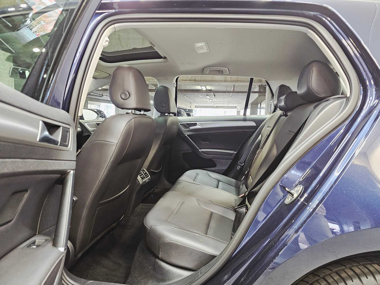 Thumbnail: 2015 Volkswagen Golf - 25