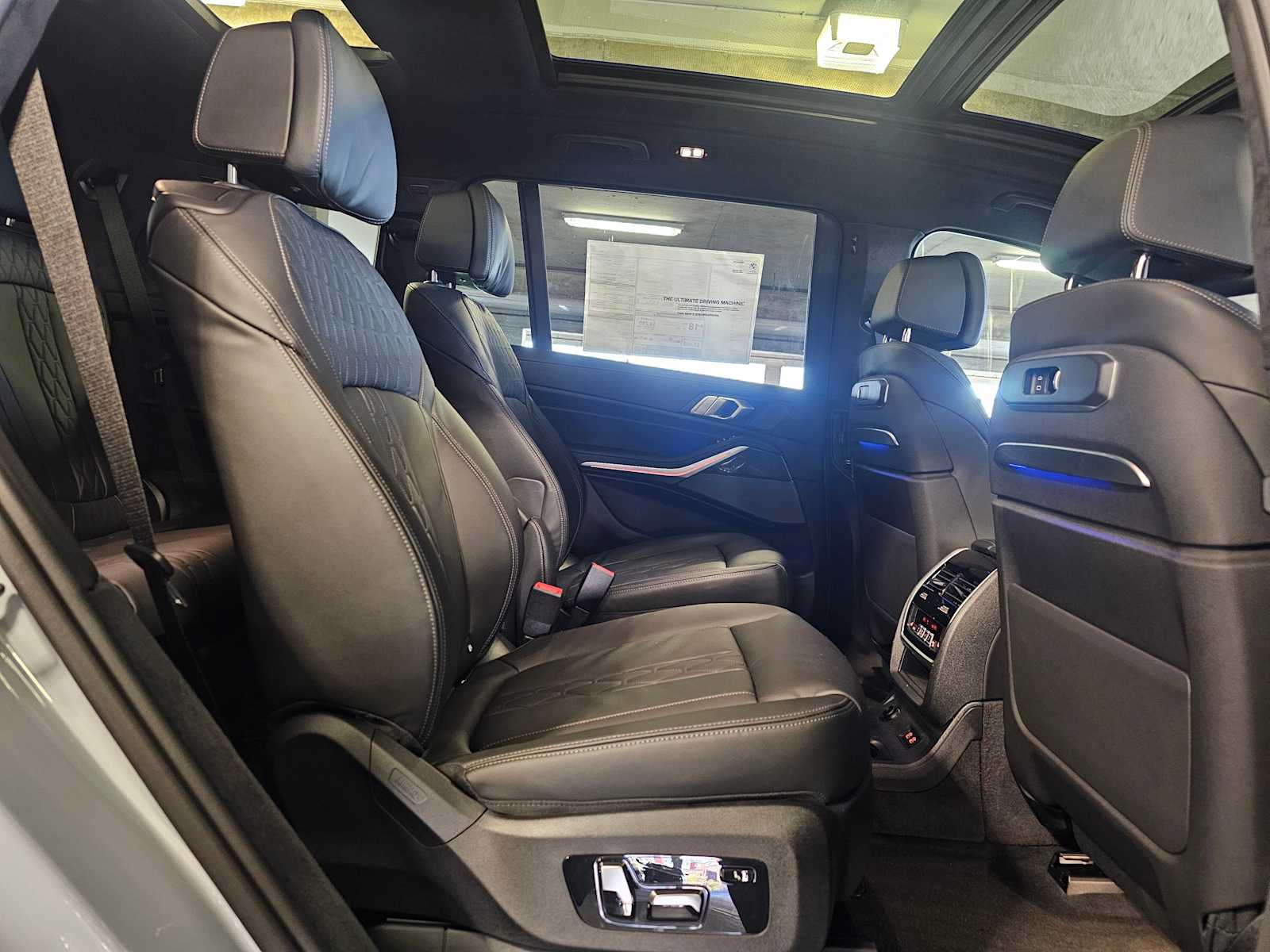 Thumbnail: 2026 BMW X7 - 40