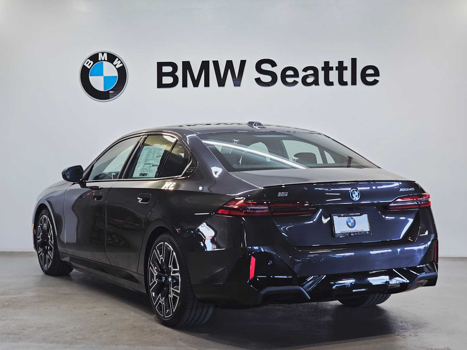 Thumbnail: 2026 BMW i5 - 4