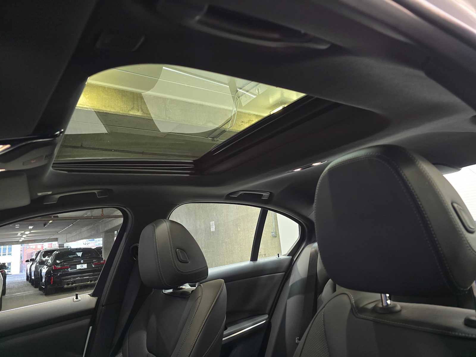 Thumbnail: 2025 BMW 3 Series - 25