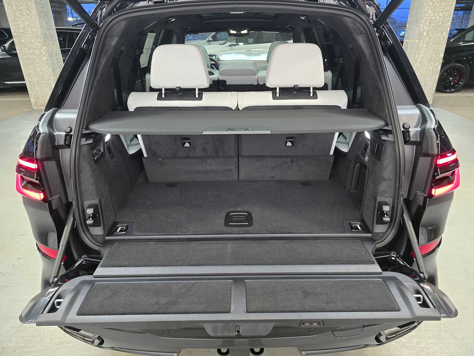 Thumbnail: 2026 BMW X7 - 36