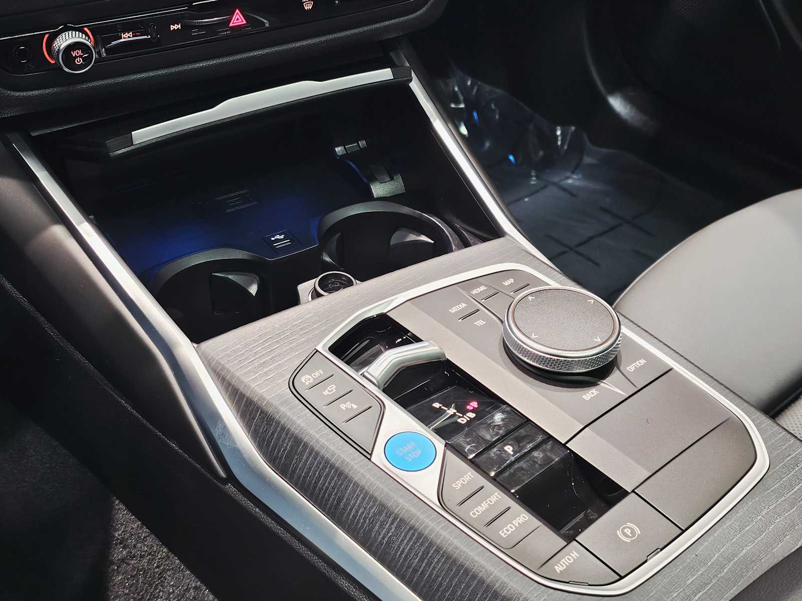 Thumbnail: 2025 BMW i4 - 17