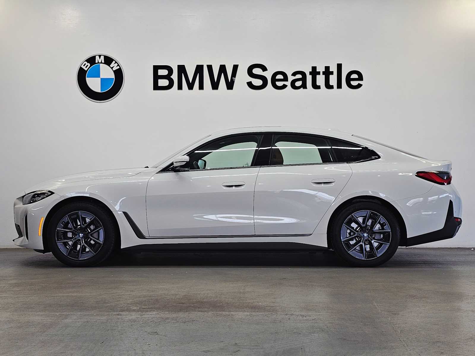 Thumbnail: 2023 BMW i4 - 3