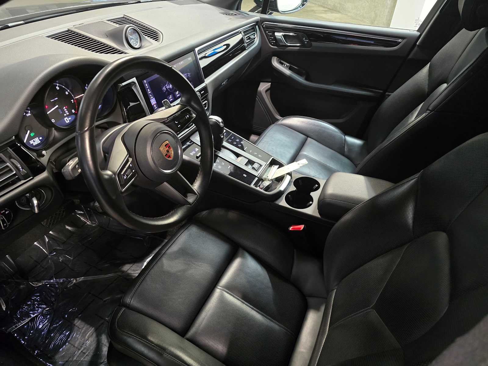 Thumbnail: 2024 Porsche Macan - 2