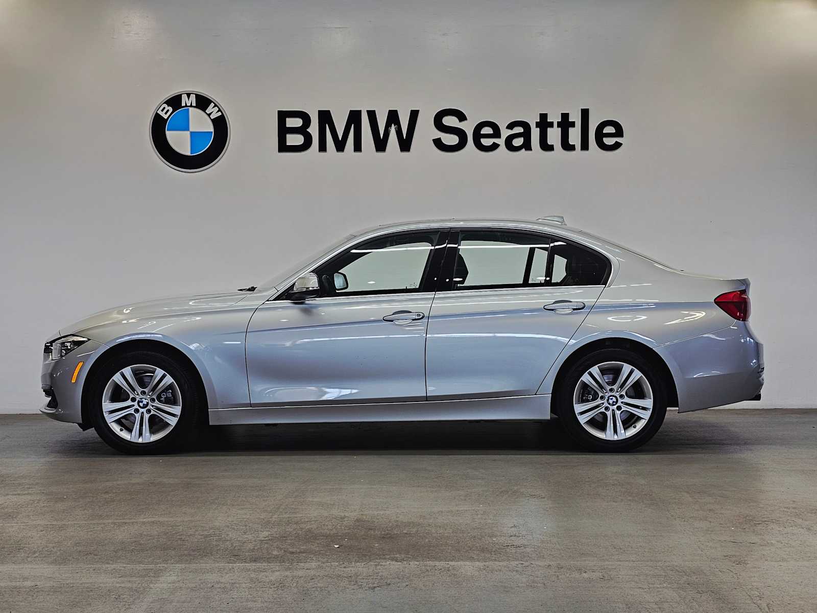 Thumbnail: 2017 BMW 3 Series - 3
