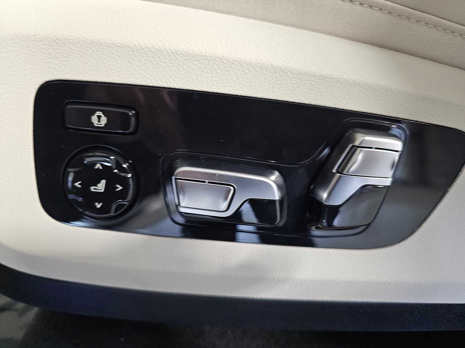Thumbnail: 2026 BMW X7 - 28