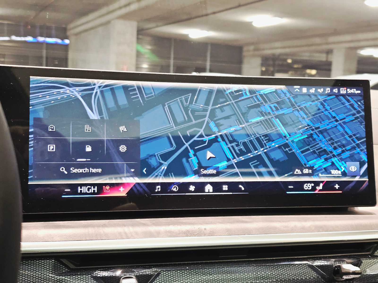 Thumbnail: 2026 BMW X7 - 14