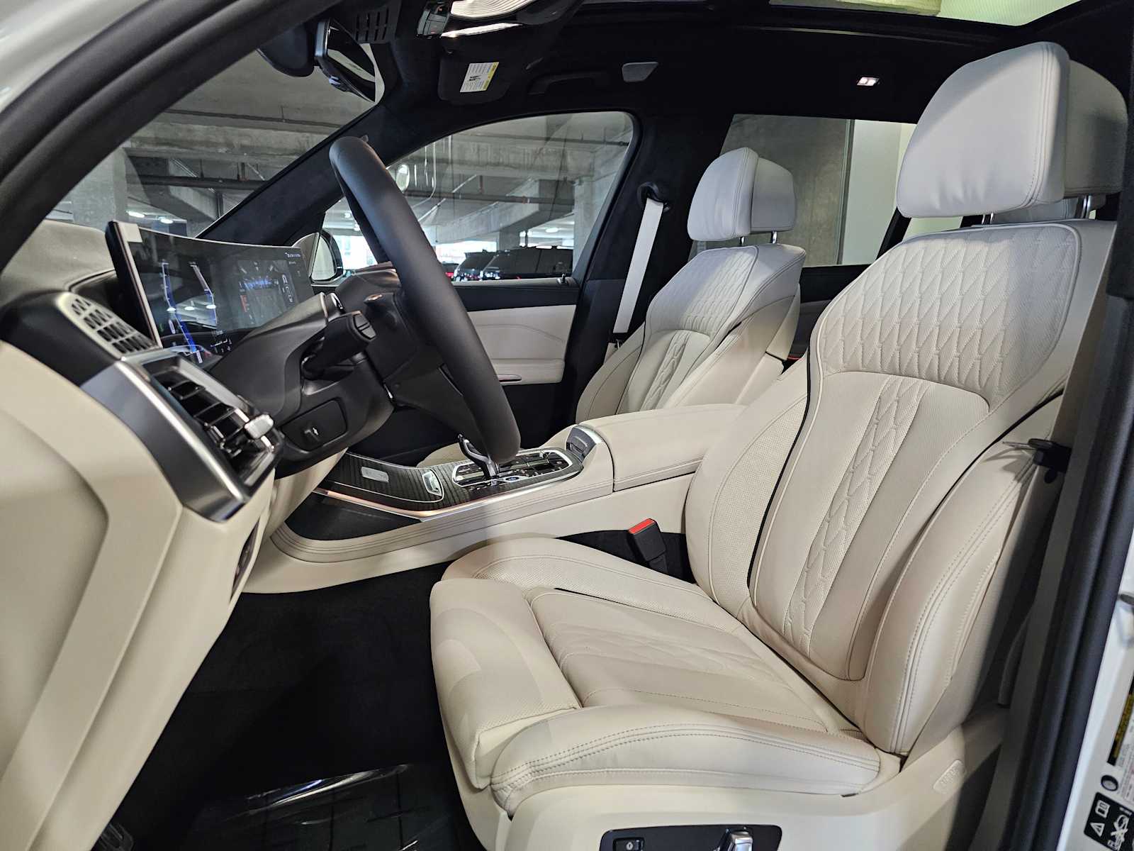 Thumbnail: 2026 BMW X7 - 31
