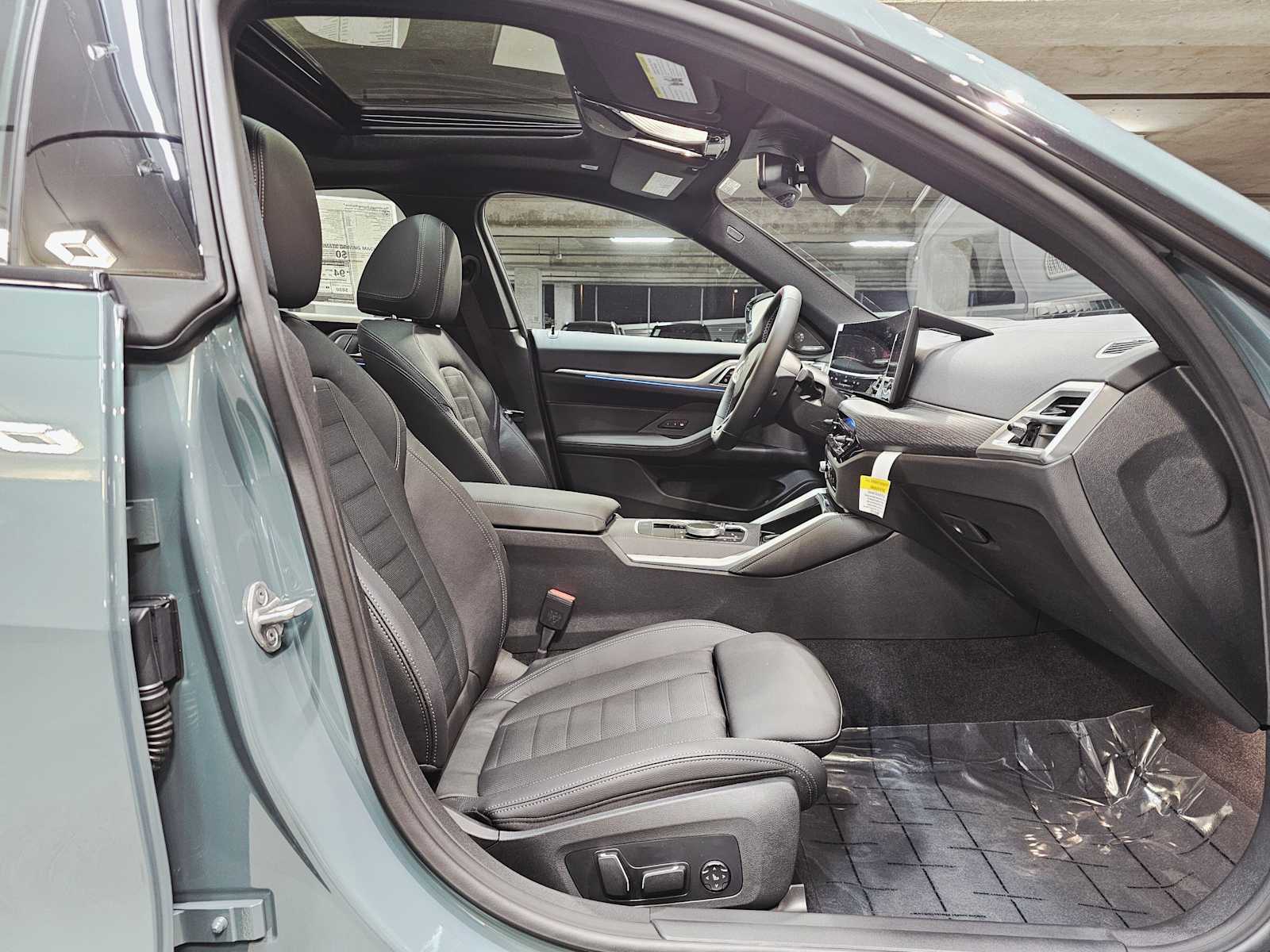 Thumbnail: 2025 BMW i4 - 27