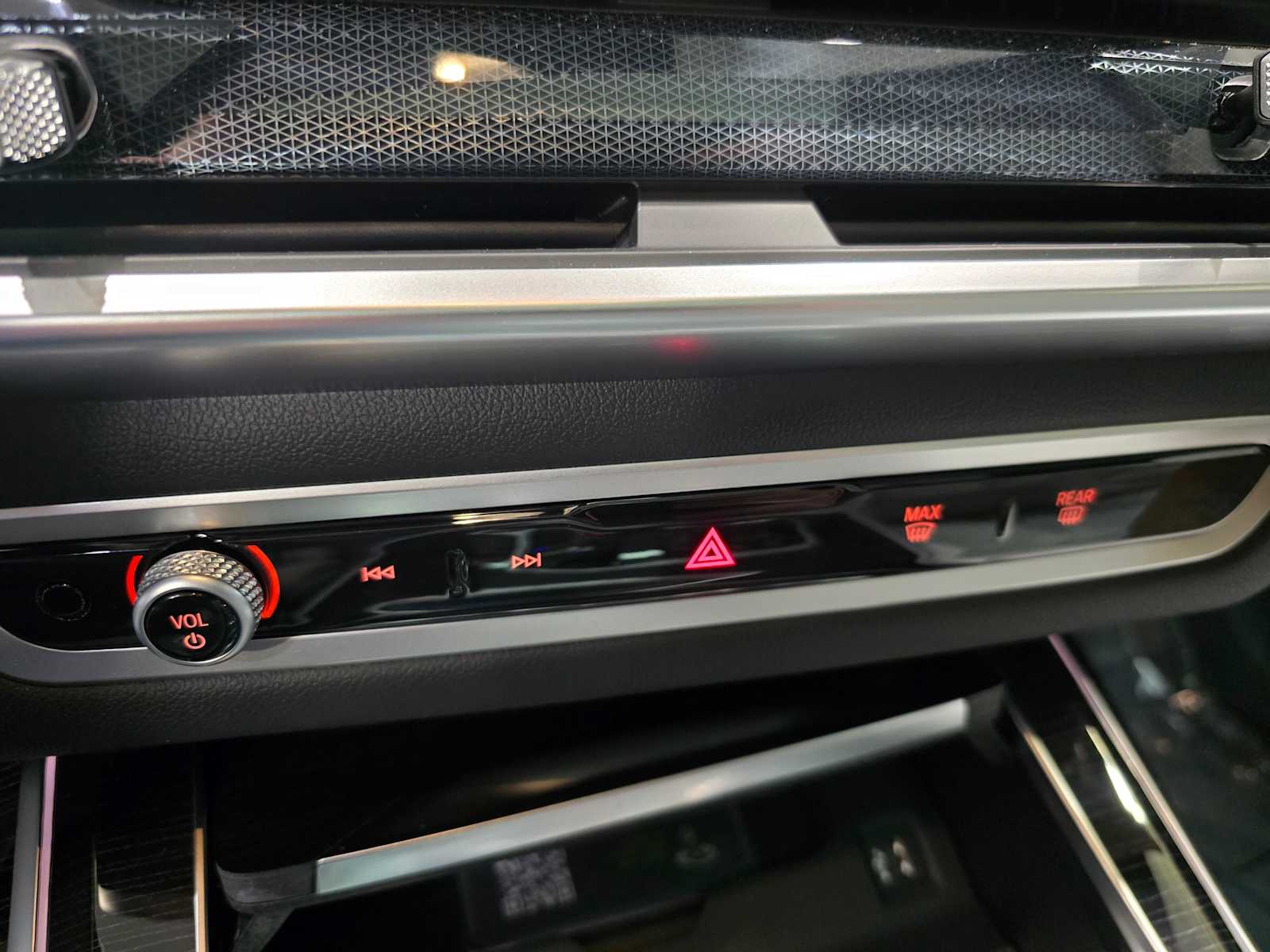 Thumbnail: 2026 BMW X7 - 15