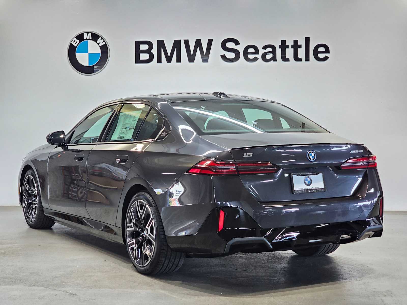 Thumbnail: 2026 BMW i5 - 4