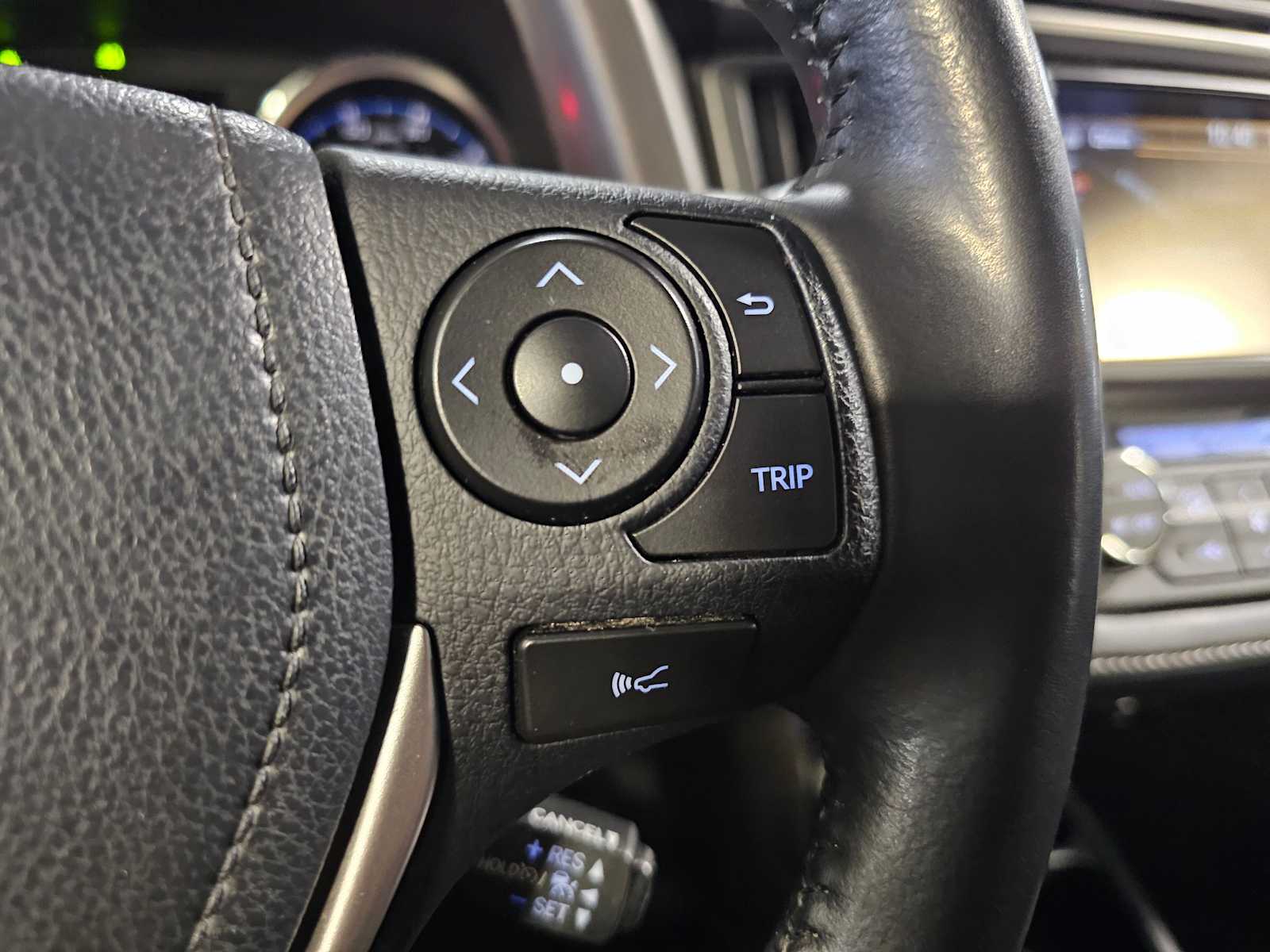 Thumbnail: 2018 Toyota RAV4 - 22