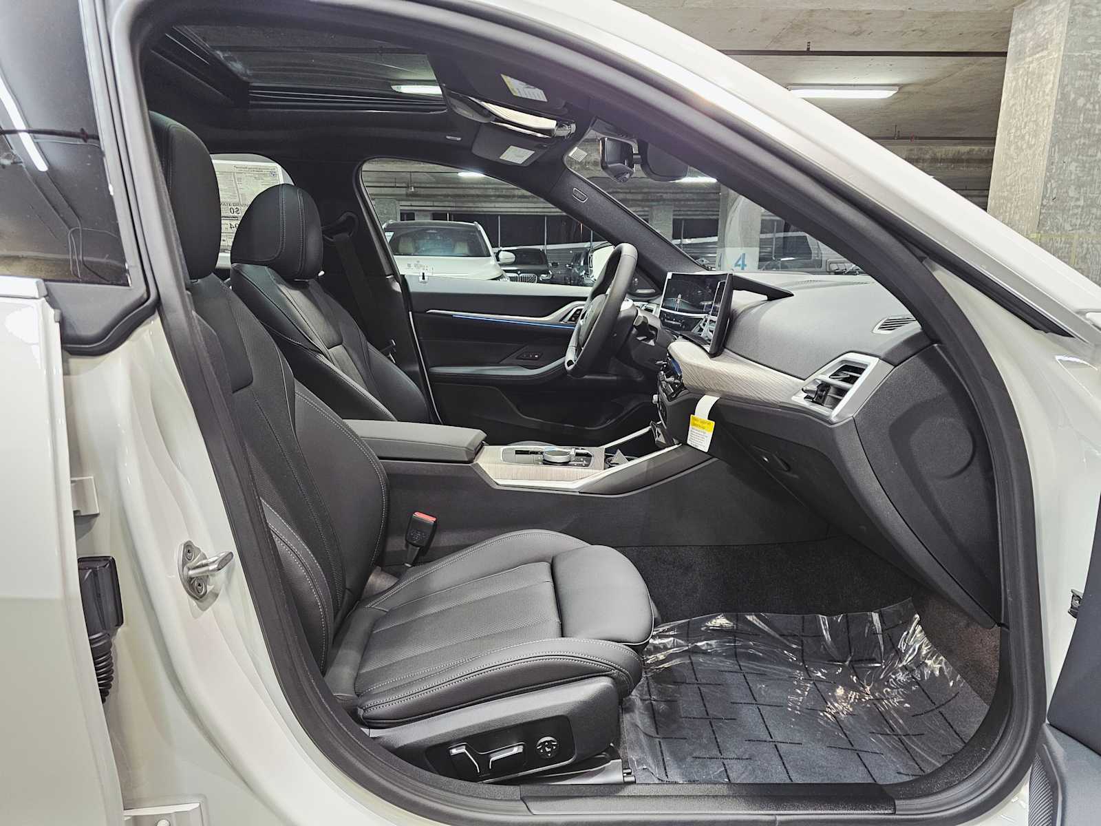 Thumbnail: 2025 BMW i4 - 27