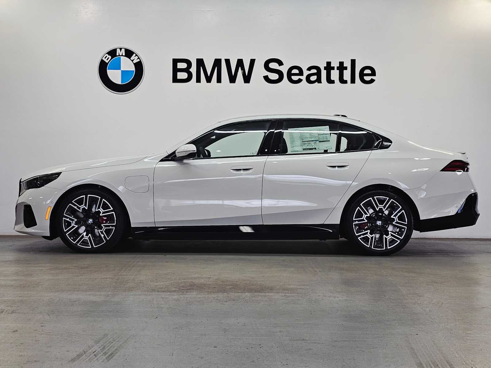 Thumbnail: 2026 BMW 5 Series - 3