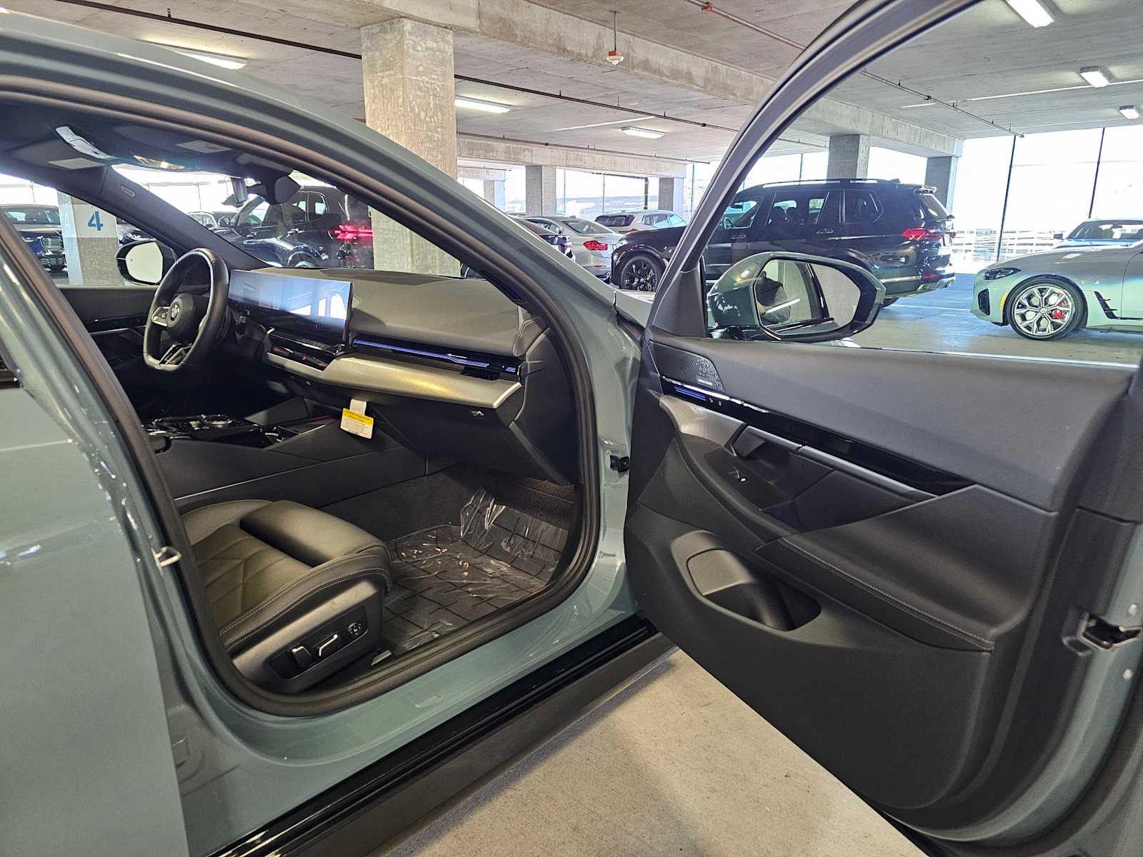 Thumbnail: 2025 BMW 5 Series - 36