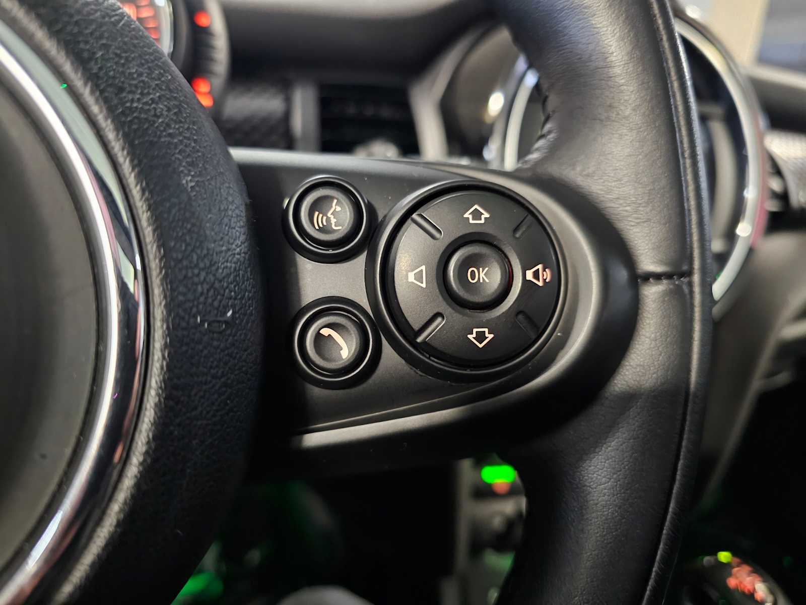 Thumbnail: 2016 MINI Cooper Hardtop - 18