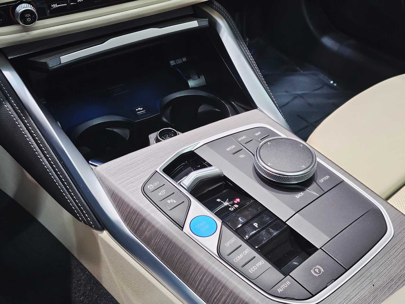 Thumbnail: 2025 BMW i4 - 17