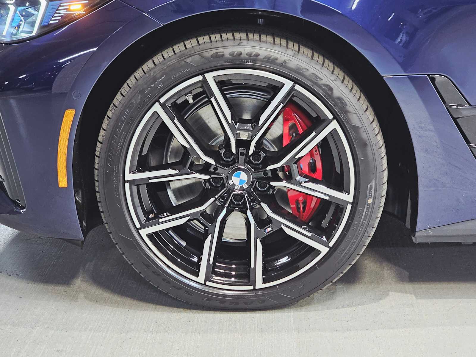 Thumbnail: 2025 BMW i4 - 8