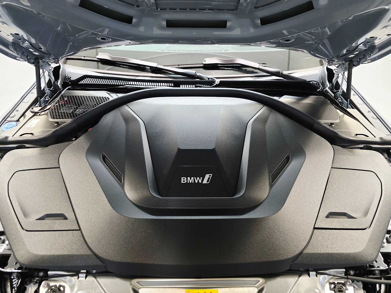 Thumbnail: 2025 BMW i4 - 10