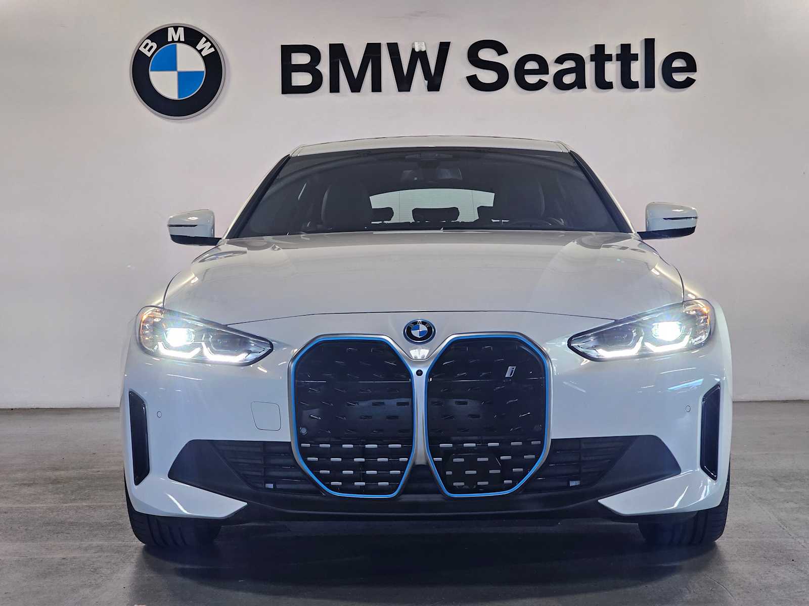 Thumbnail: 2023 BMW i4 - 6