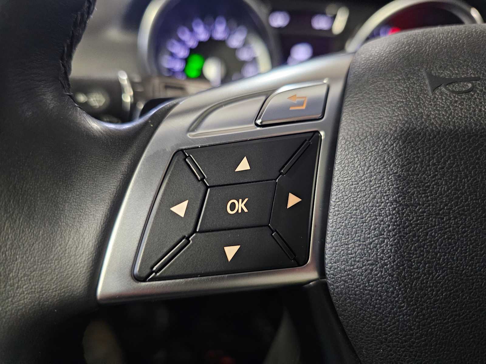 Thumbnail: 2014 Mercedes-Benz M-Class - 21