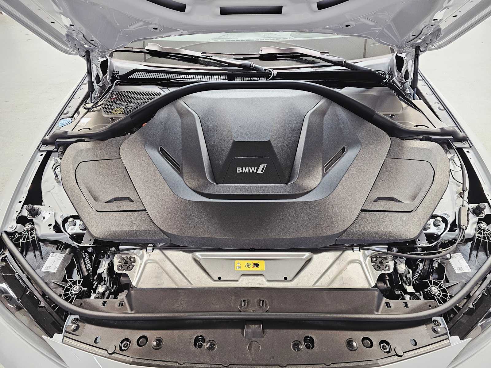 Thumbnail: 2025 BMW i4 - 9