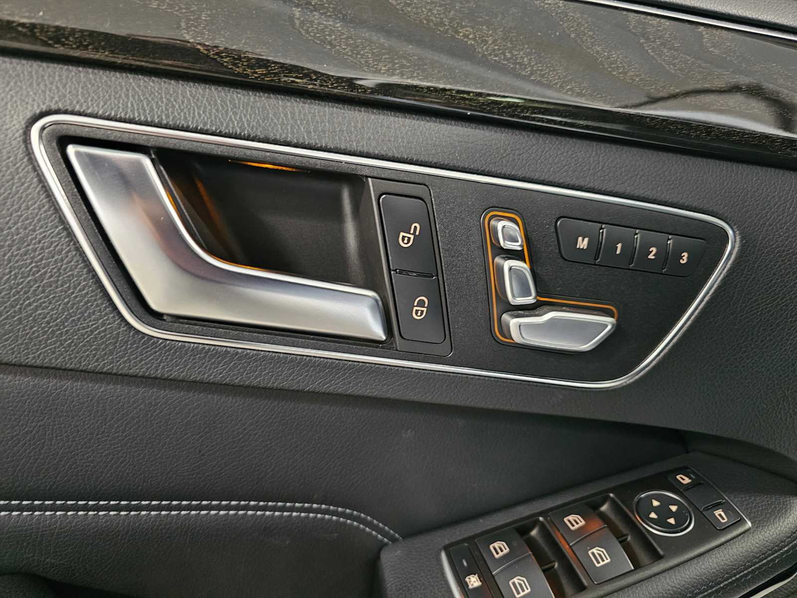 Thumbnail: 2014 Mercedes-Benz E-Class - 25
