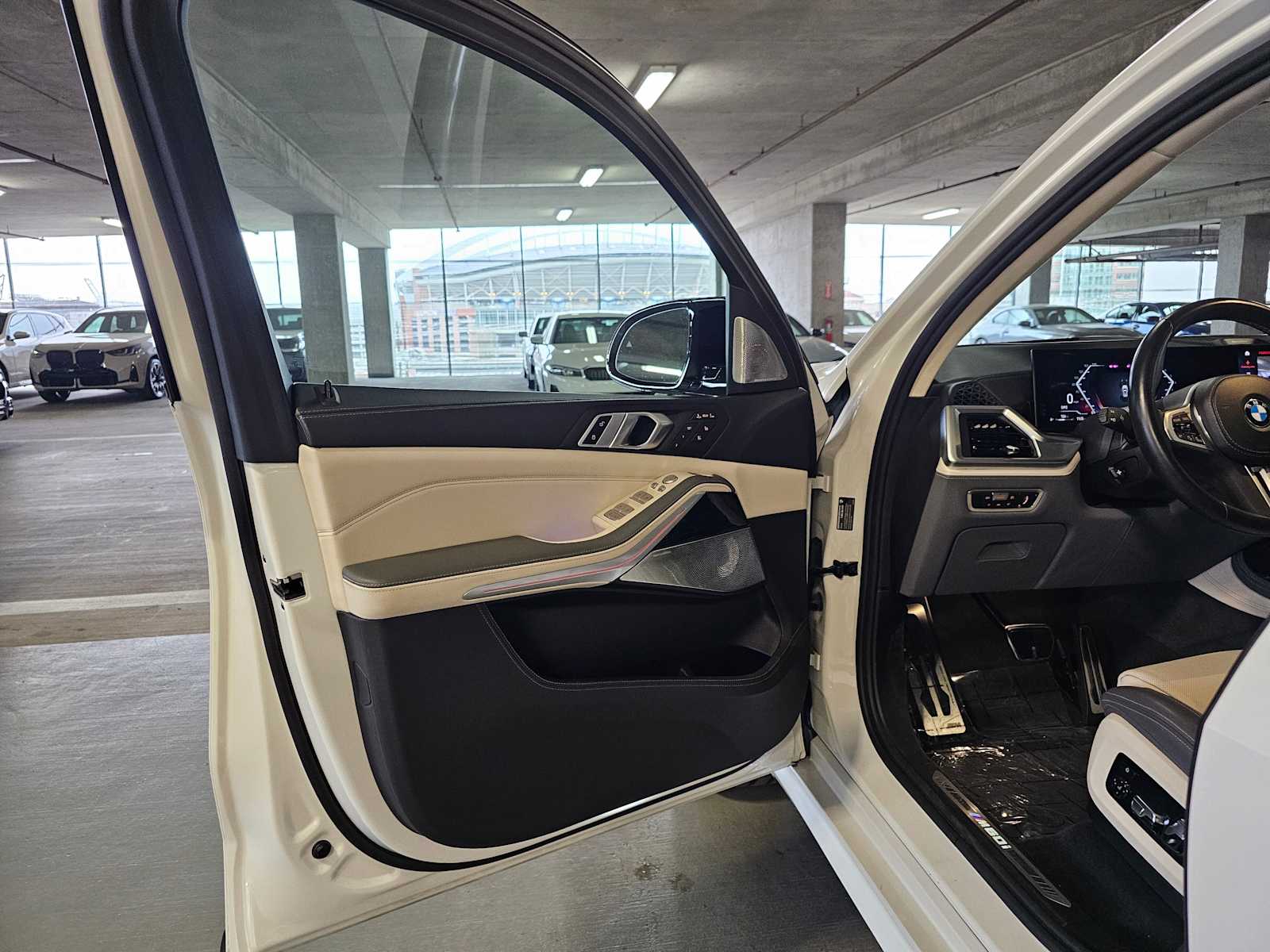 Thumbnail: 2023 BMW X7 - 32