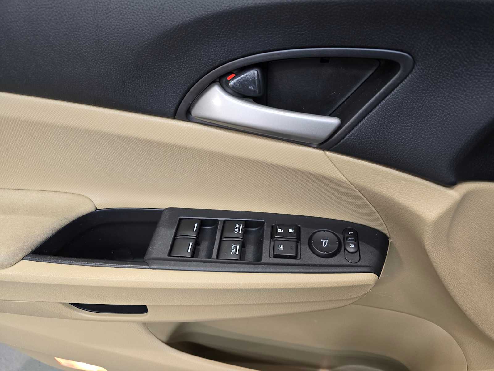 Thumbnail: 2011 Honda Accord - 20