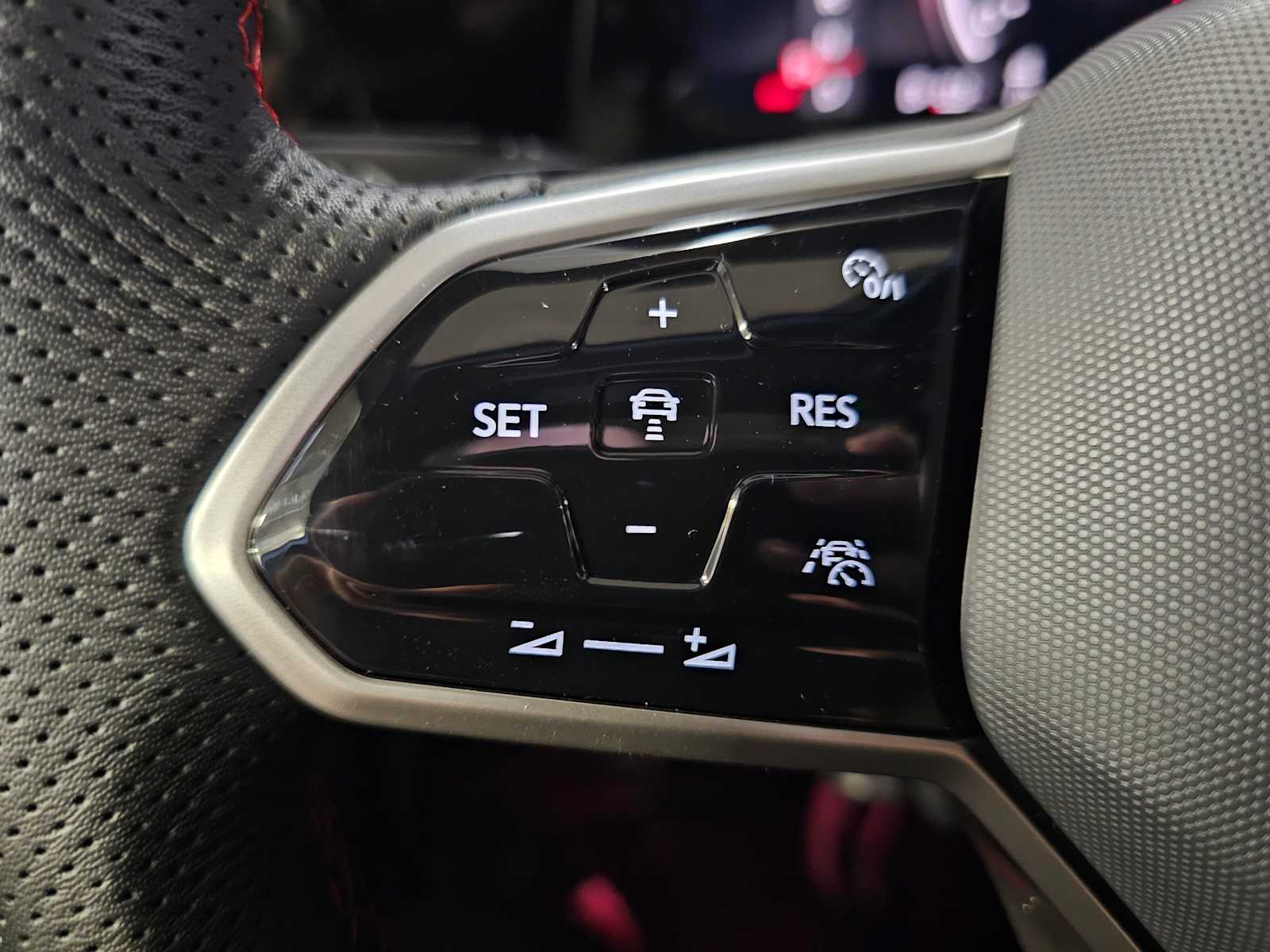 Thumbnail: 2024 Volkswagen Golf - 21