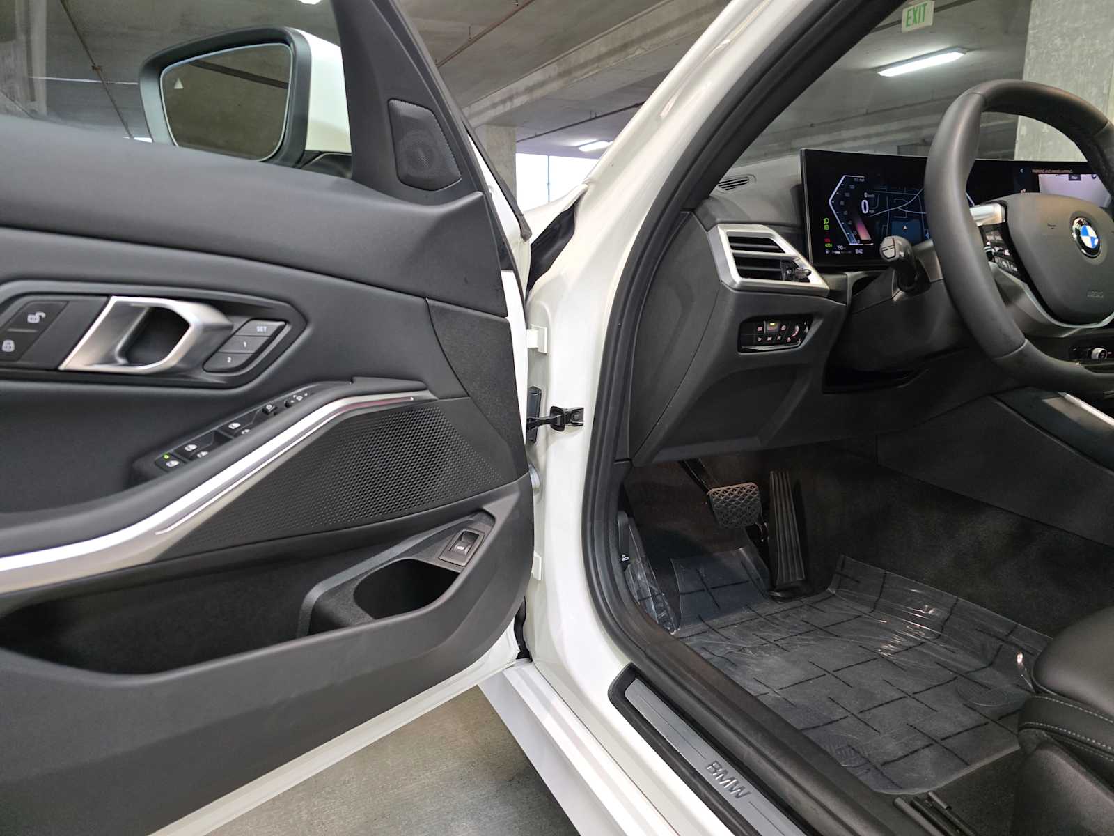 Thumbnail: 2025 BMW 3 Series - 23