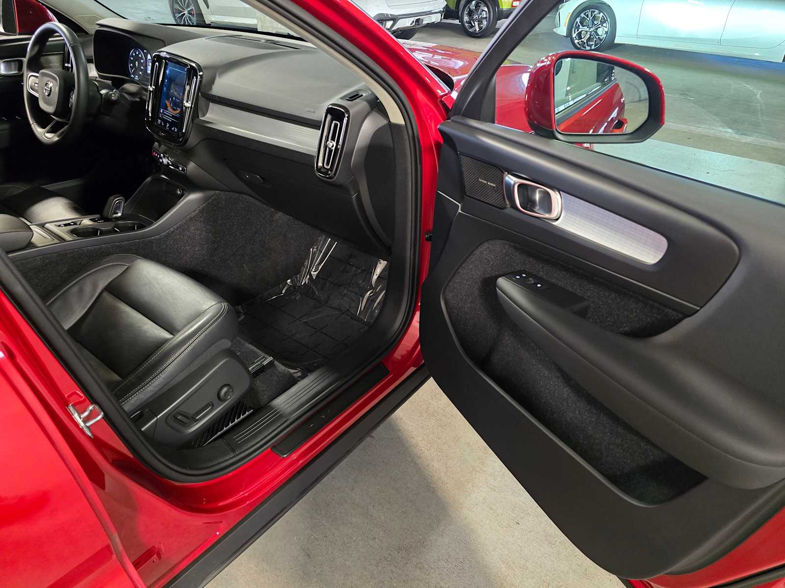 Thumbnail: 2019 Volvo XC40 - 31