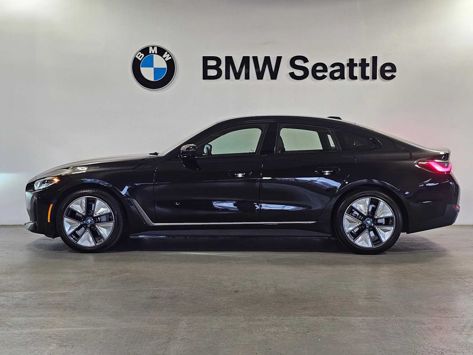 Thumbnail: 2023 BMW i4 - 3