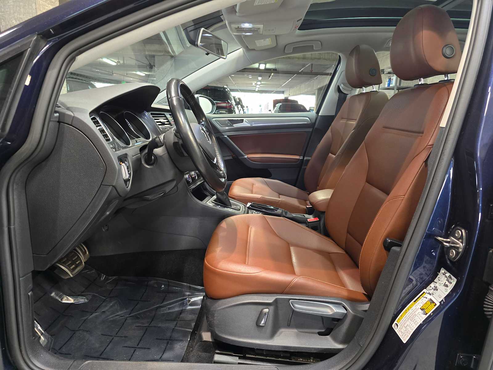 Thumbnail: 2017 Volkswagen Golf - 25