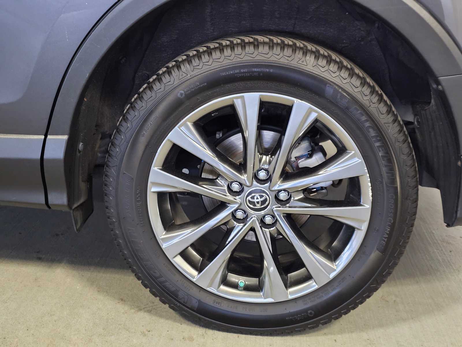 Thumbnail: 2018 Toyota RAV4 - 8