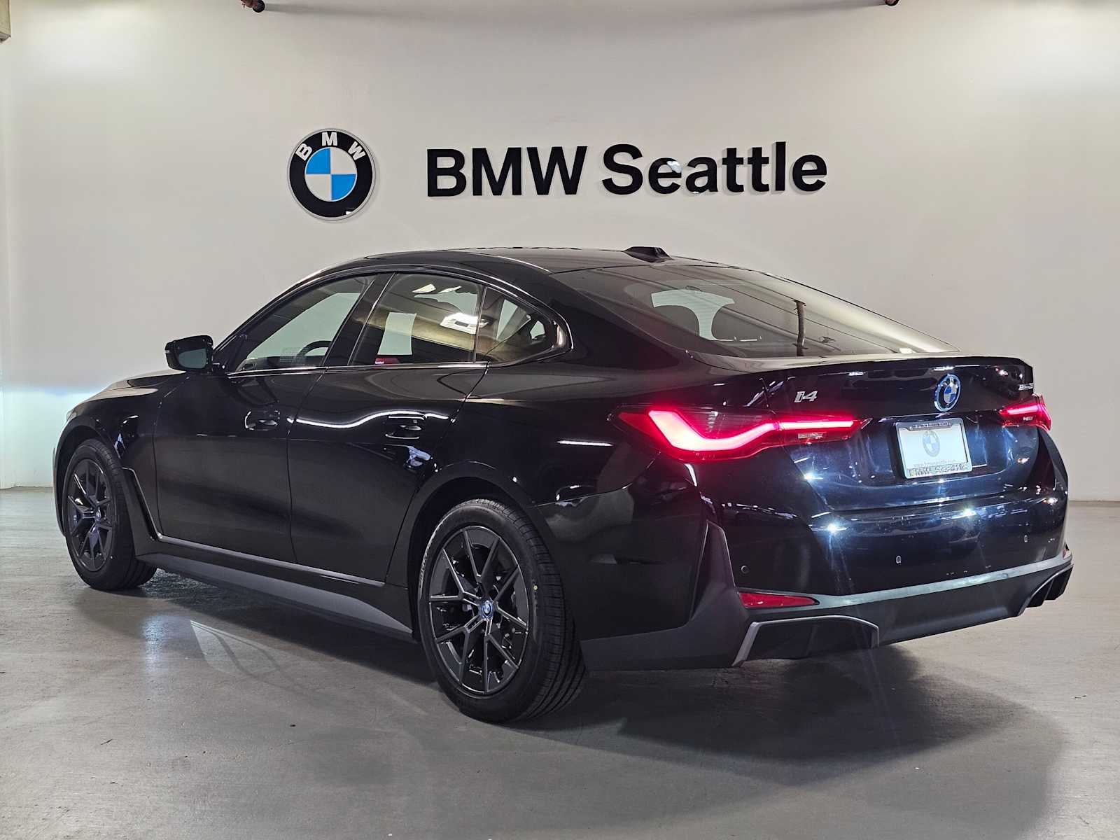 Thumbnail: 2023 BMW i4 - 4