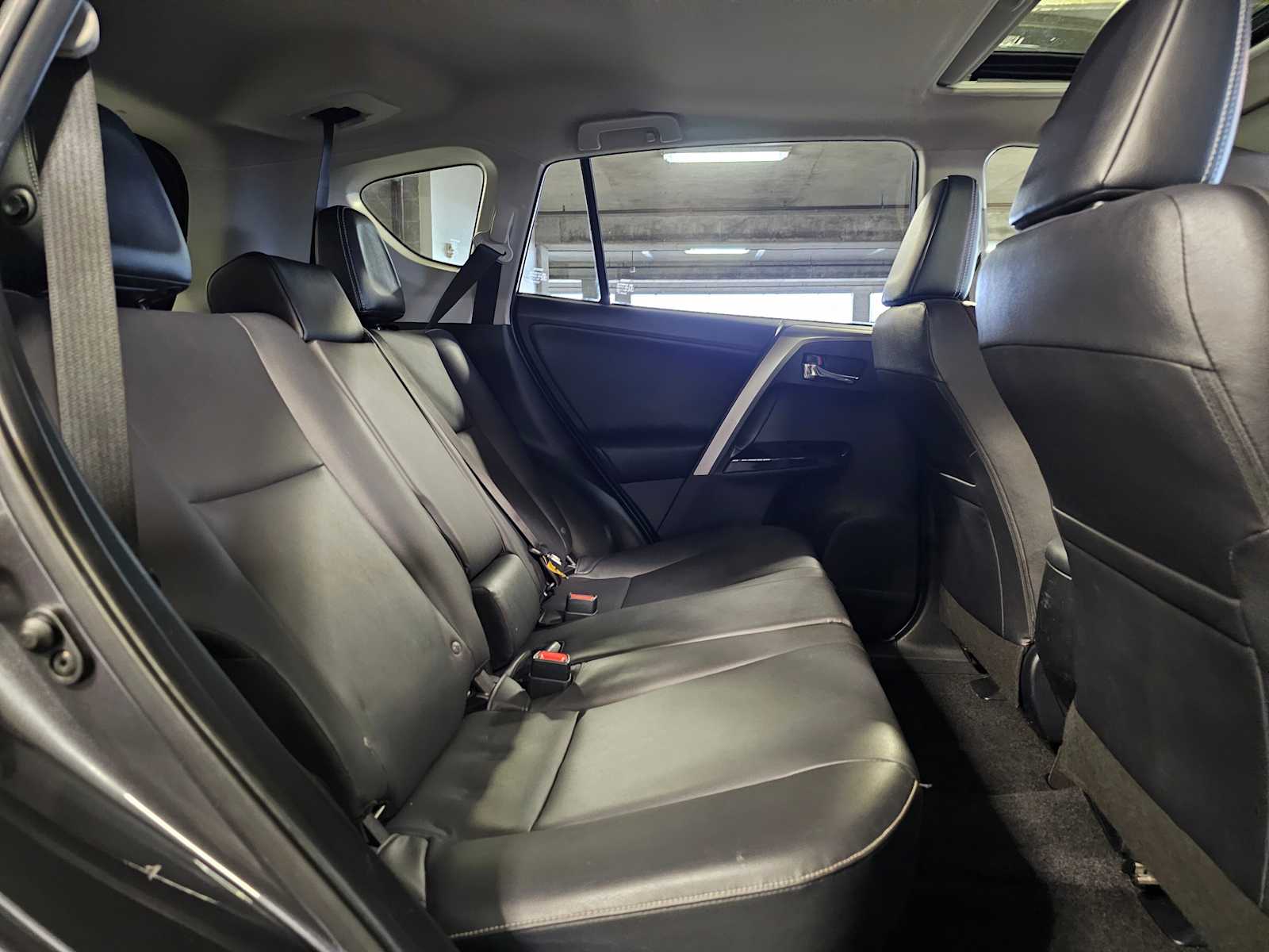 Thumbnail: 2018 Toyota RAV4 - 36