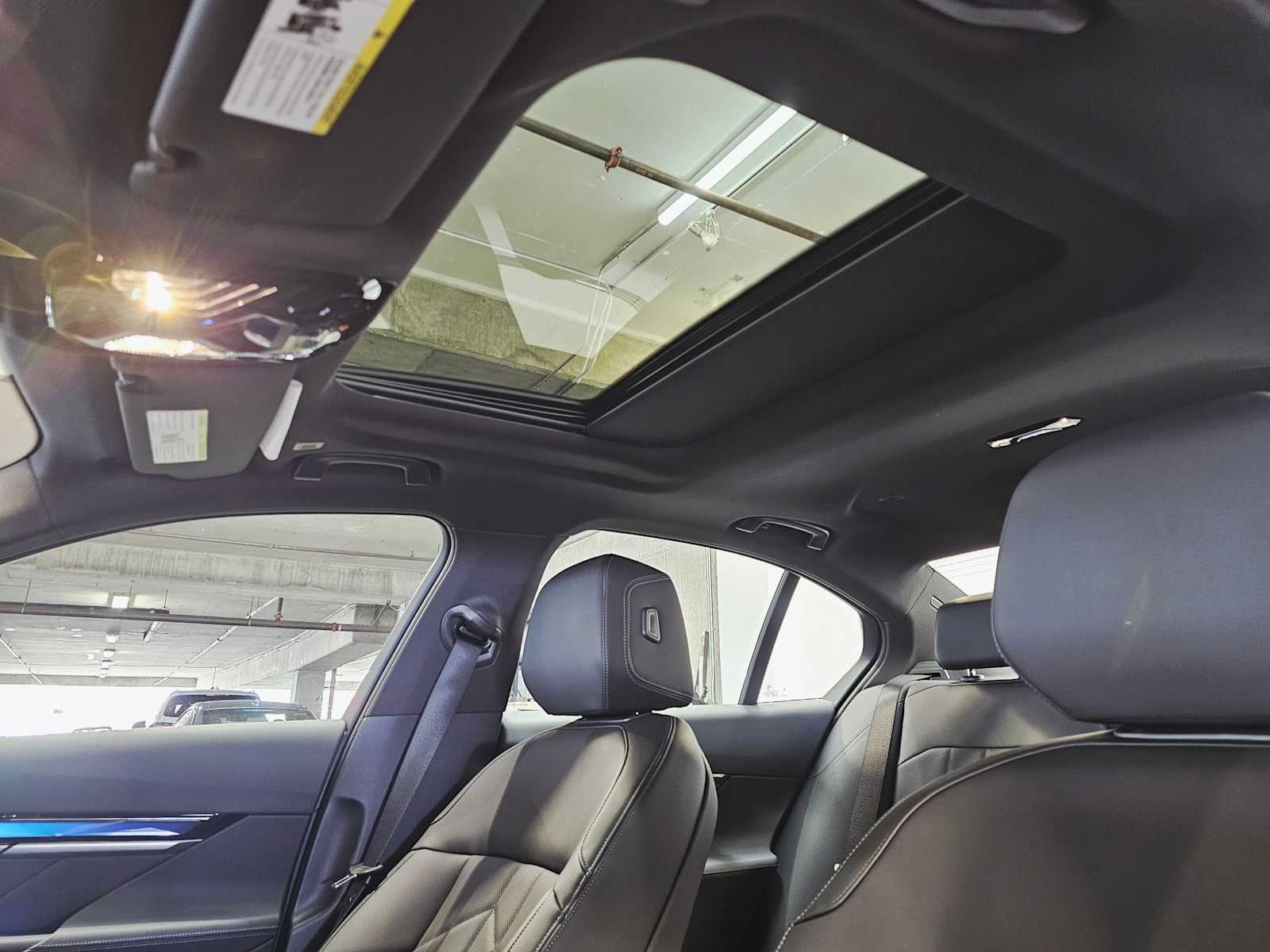 Thumbnail: 2025 BMW i5 - 24