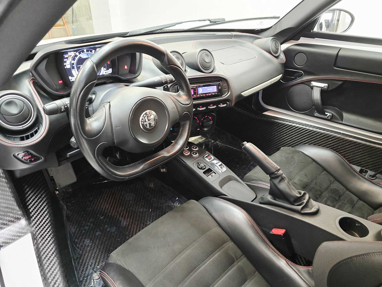 Thumbnail: 2018 Alfa Romeo 4C - 2