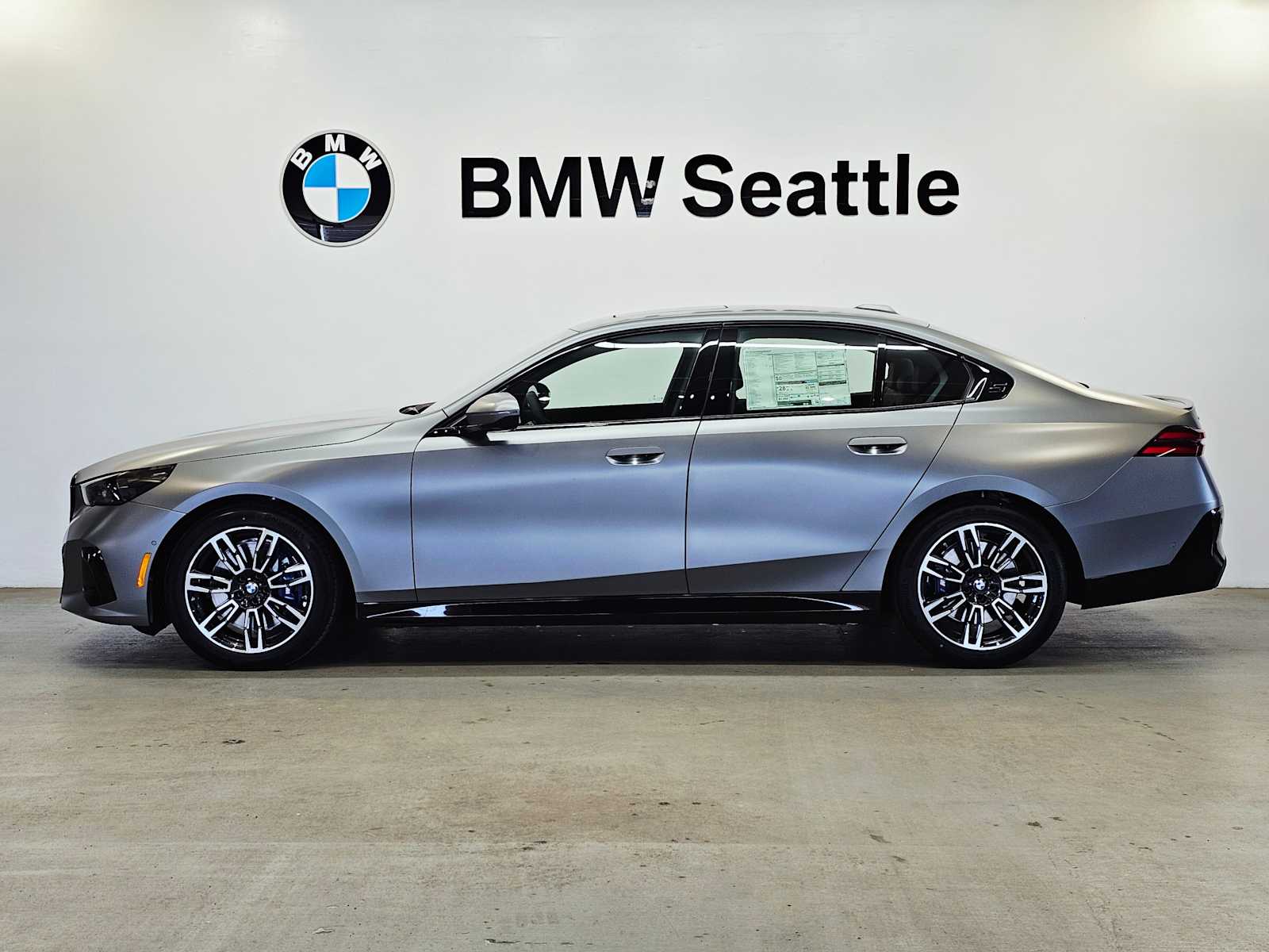 Thumbnail: 2026 BMW 5 Series - 3