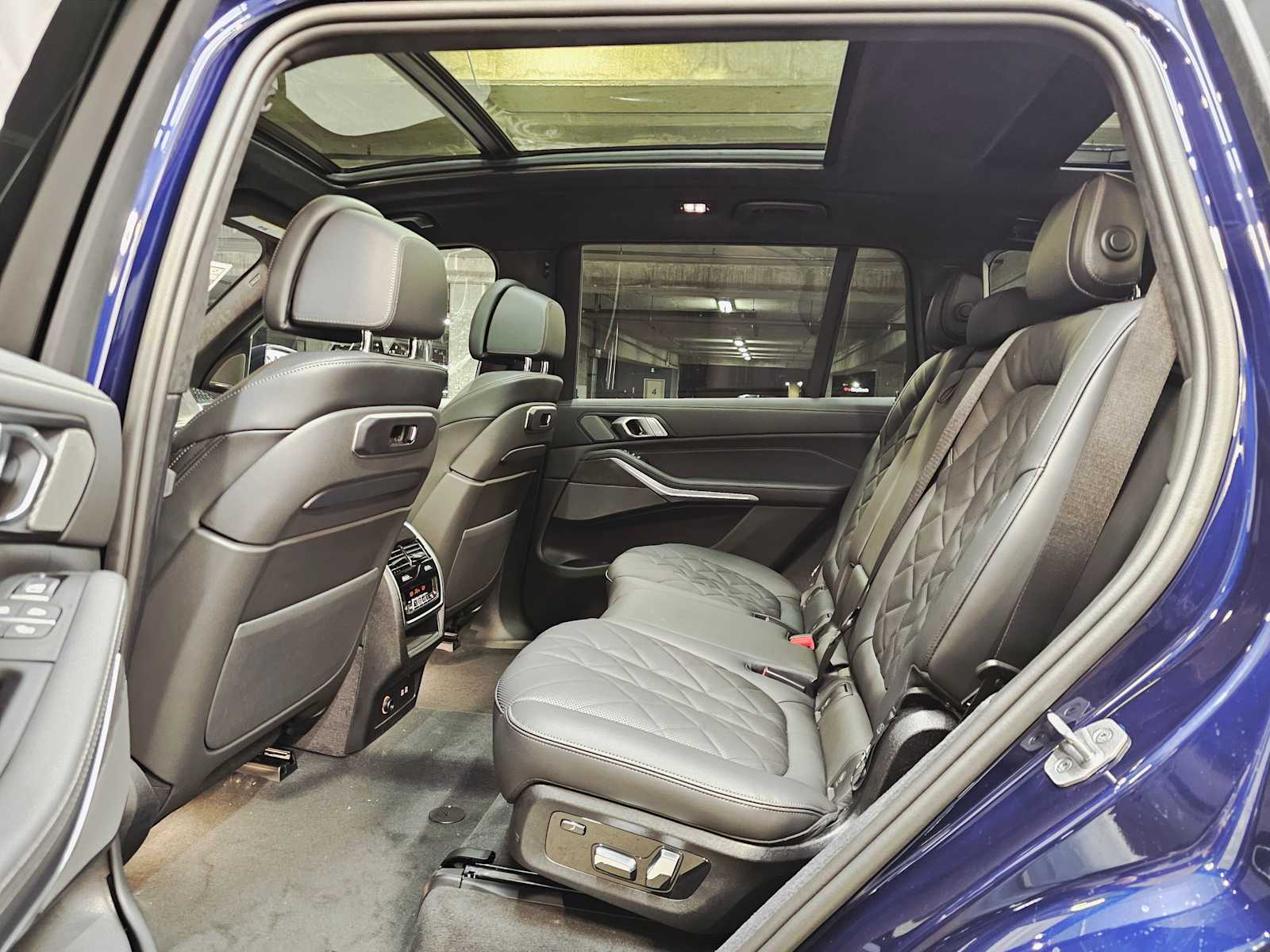 Thumbnail: 2026 BMW X7 - 25