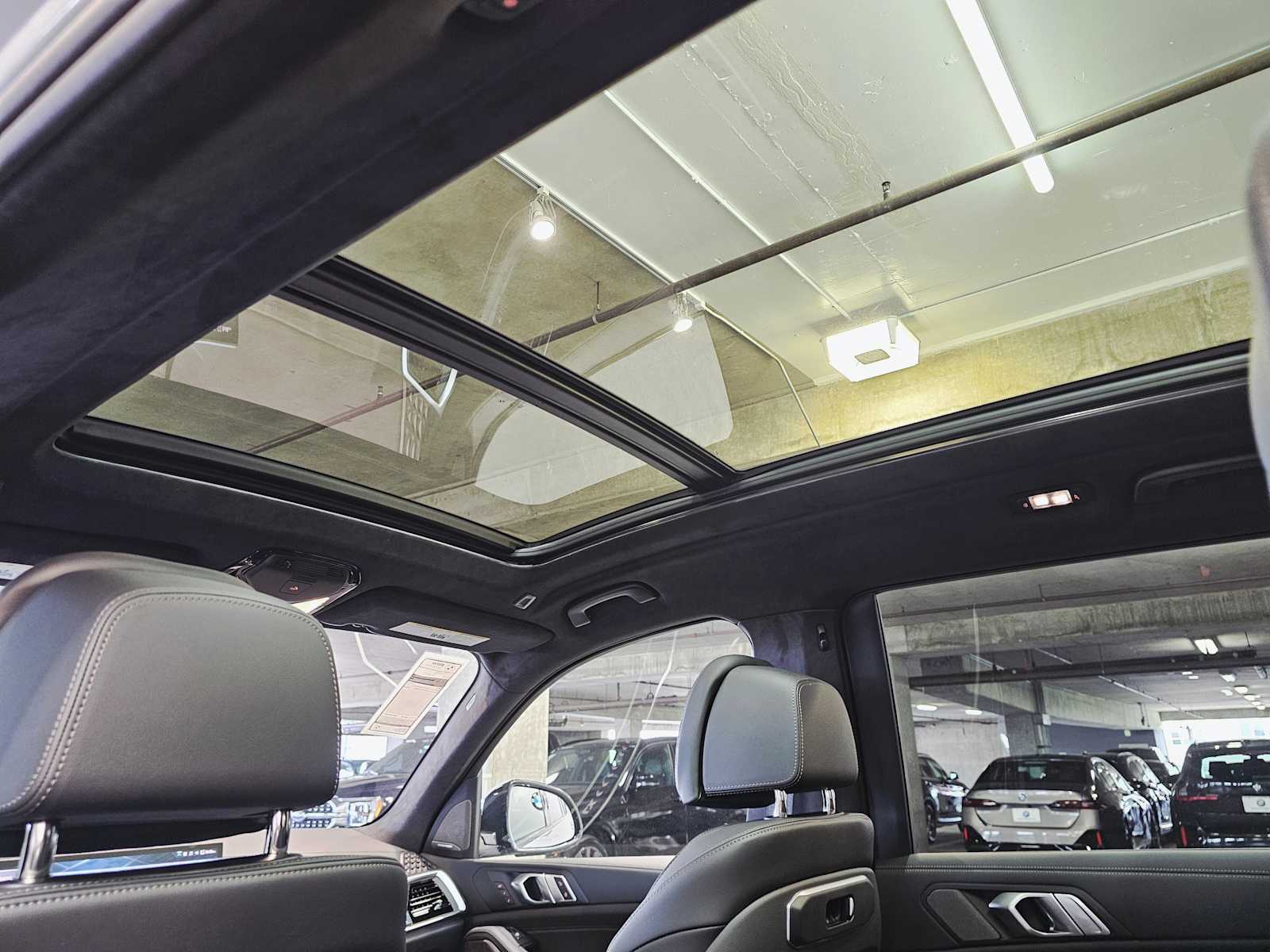 Thumbnail: 2026 BMW X7 - 27